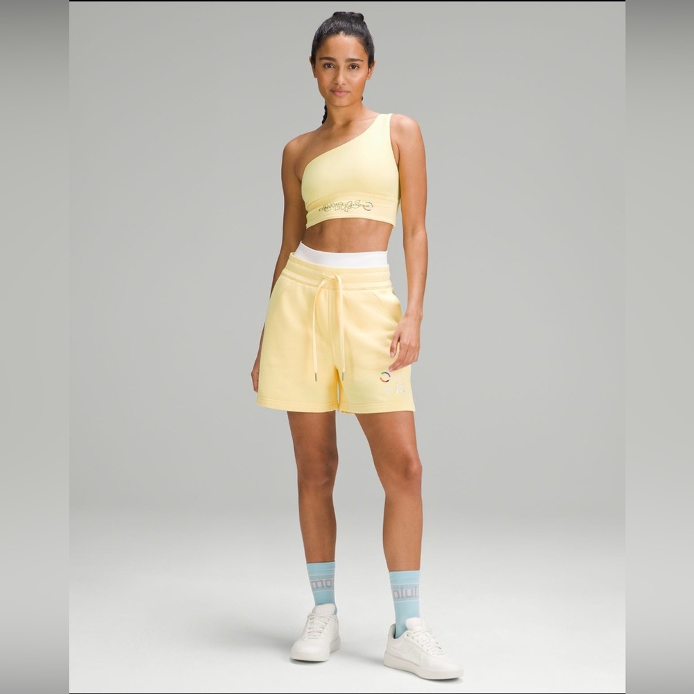 Lululemon Scuba High Rise Pride Shorts Sz.8
*SOLD OUT* Swirl Yellow